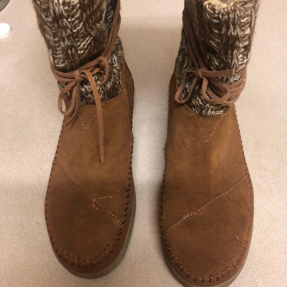 Toms faux suede Indian winter boots